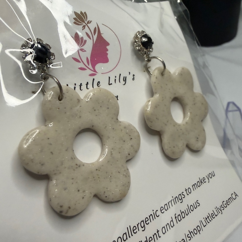 Handmade Natural Flower Earrings - Picture 7 of 7